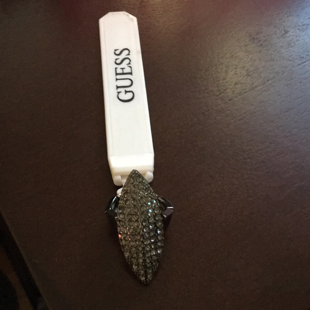 Guess Ring - Picture 2 of 6